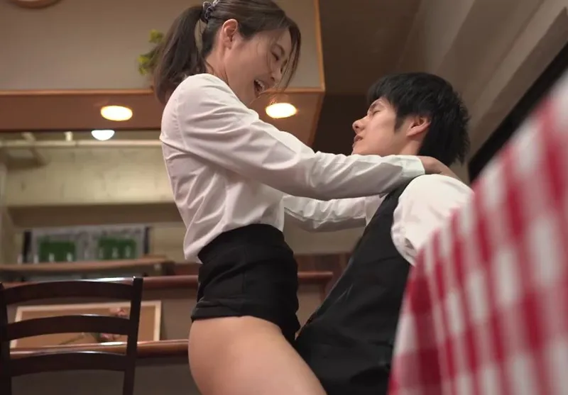 Cậu trai trẻ đụ đồng nghiệp nữ làm chung công ty có chồng yêu nhưng chồng “yếu”