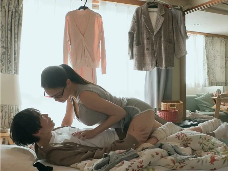 được chị nhà đối diện "an ủi" khi em người yêu đi ngoại tình